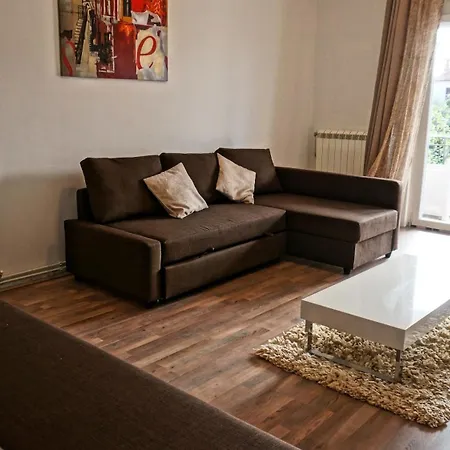 Grosse In Mit Grossem Pool Apartment *