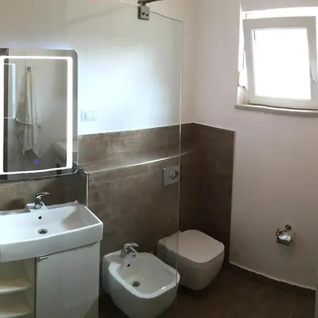 Grosse In Mit Grossem Pool Apartment Pula