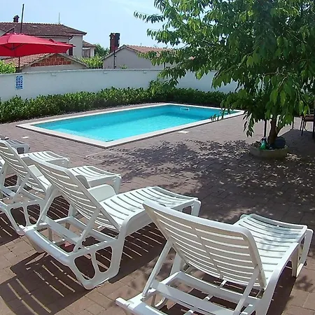 Grosse In Mit Grossem Pool