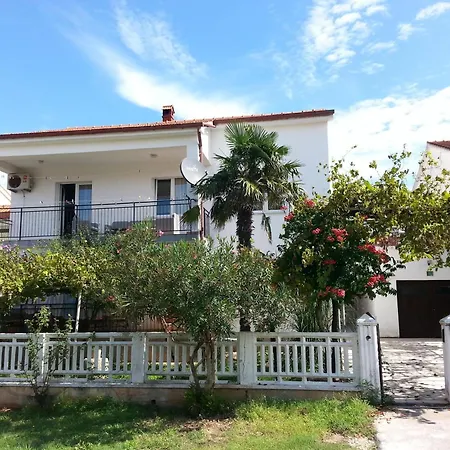 Apartment Grosse In Mit Grossem Pool Pula