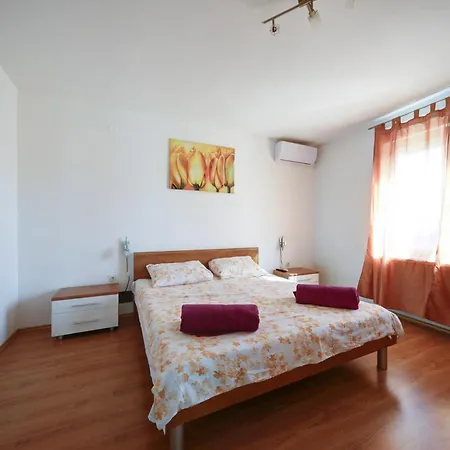 Grosse In Mit Grossem Pool Apartment *