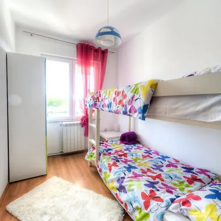 Grosse In Mit Grossem Pool Appartement Pula