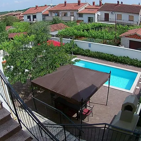 Appartement Grosse In Mit Grossem Pool *