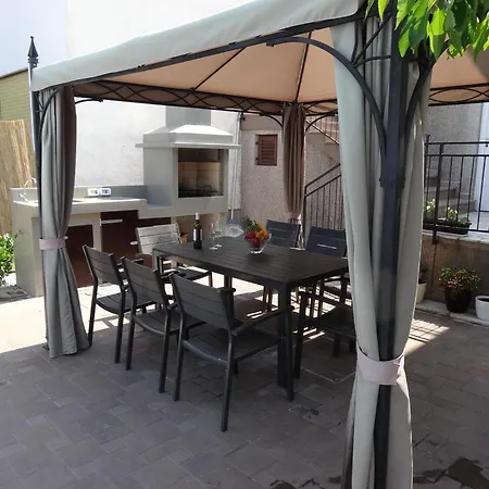 Apartment Grosse In Mit Grossem Pool Pula